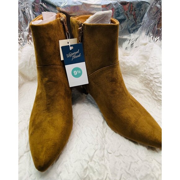 Universal Thread Shoes - New Universal Thread Western Style Womens Size 9.5 Tan Suede Ankle Boots